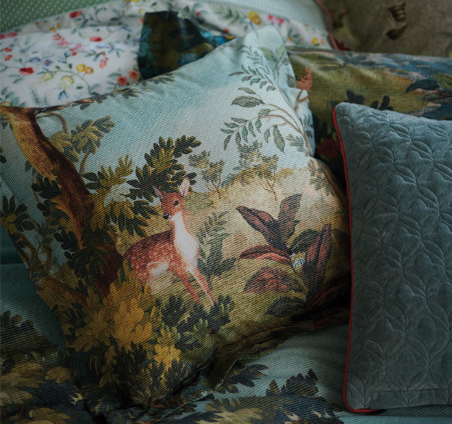 Winter Blooms 45x45cm Filled Cushion - Image 6